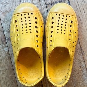Native Shoes Jefferson Bloom Child Yellow Speckled Kid Sneakers Size C10